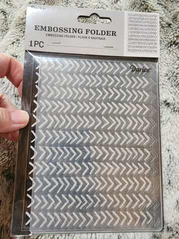 DARICE EMBOSSING FOLDER - GREATER THAN PATTERN